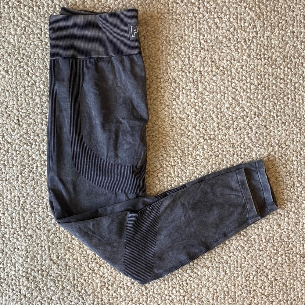 PINK Victoria's Secret Dark Gray Leggings - Picture 4 of 4